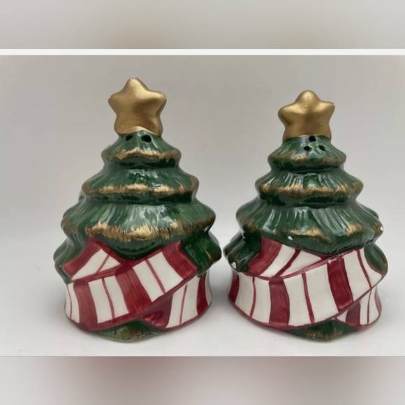 Holiday Traditions Vintage Ceramic 3" Santa Salt and Pepper Shaker - Picture 7 of 8